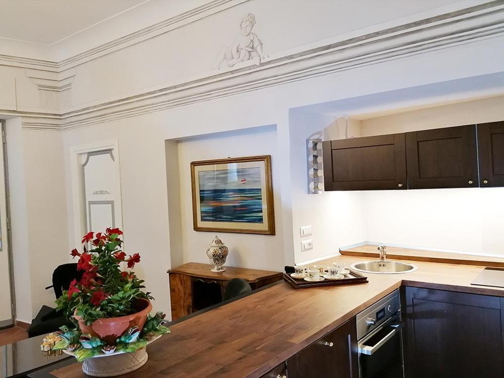 Apartamento Domus Almapetra Ai Fori Imperiali Roma Exterior foto